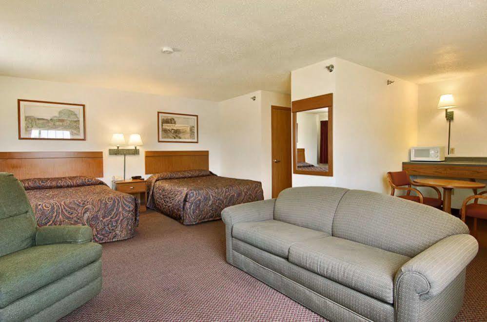Wamego Inn And Suites Habitación foto